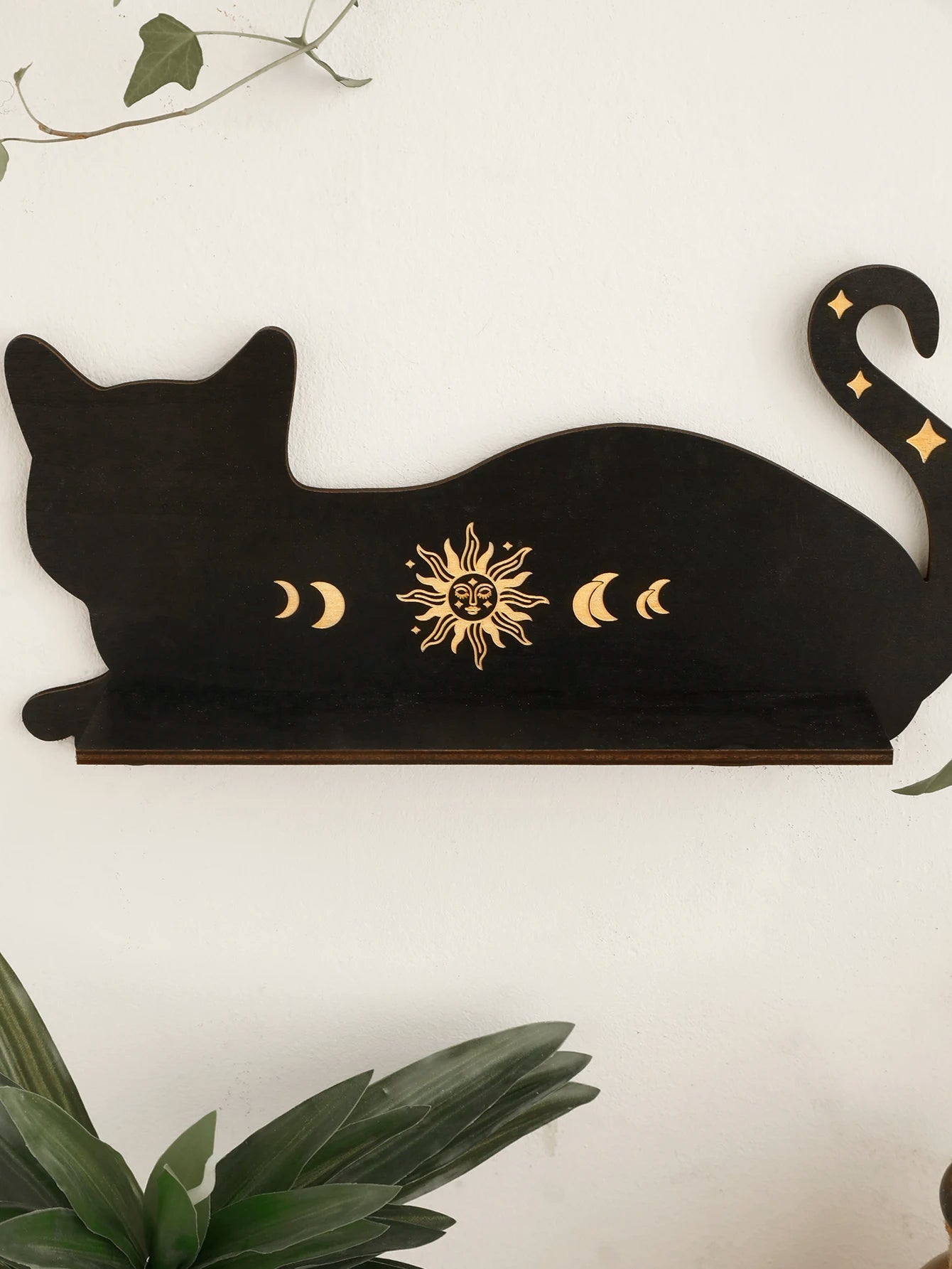 Estante de madera con forma de gato negro